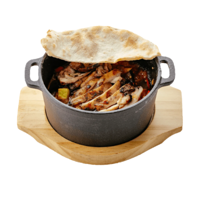 Овощное жаркое с цыпленком под лавашем