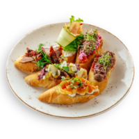 Брускетта с сыровяленой курицей и огурцом
