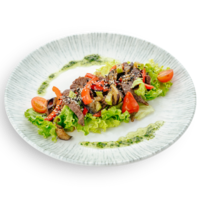 Тёплый салат с говядиной и овощами